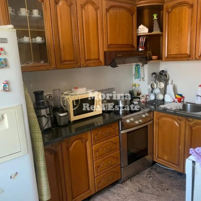 Affitto Appartamento 2+1, Viale Zogu 1, 900 Euro/mese