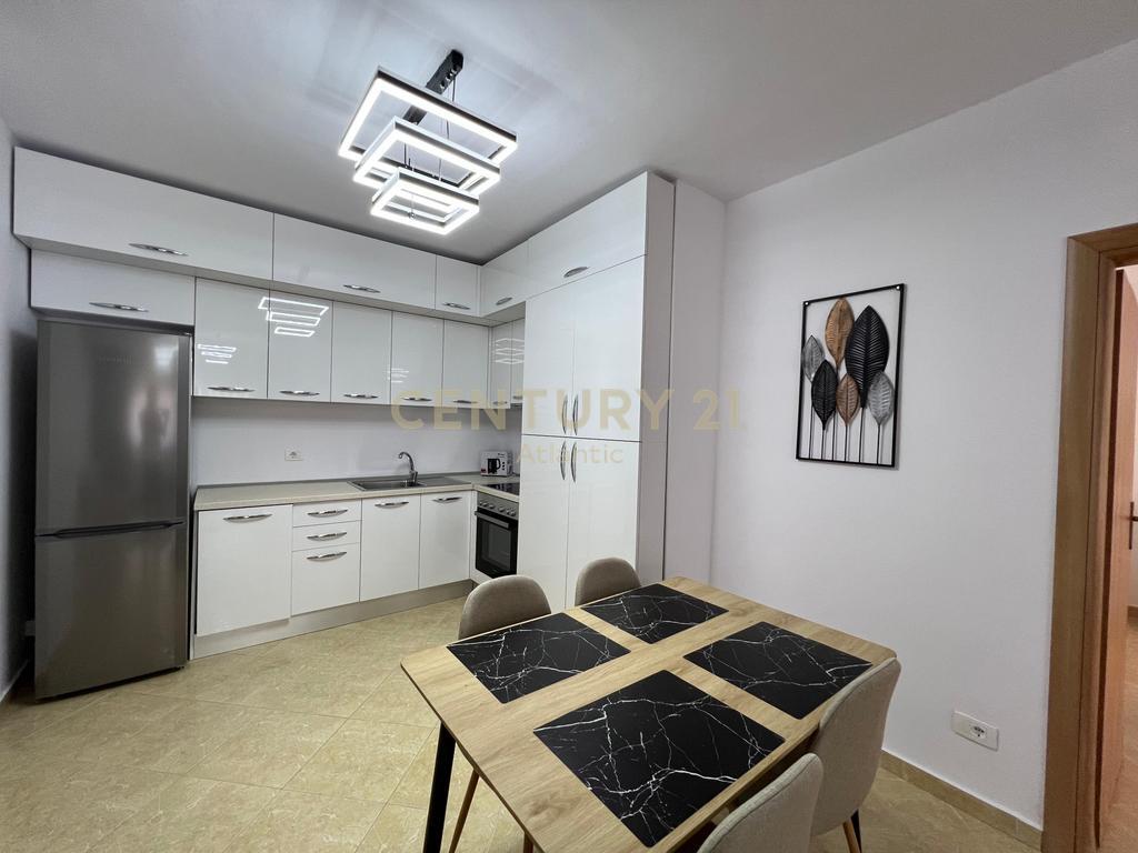APARTAMENT PER QERA TEK KOMPLEKSI EKA NE PLAZH 2+1+2 T NJE DEPO DHE 3 BALLKONE DURRES !