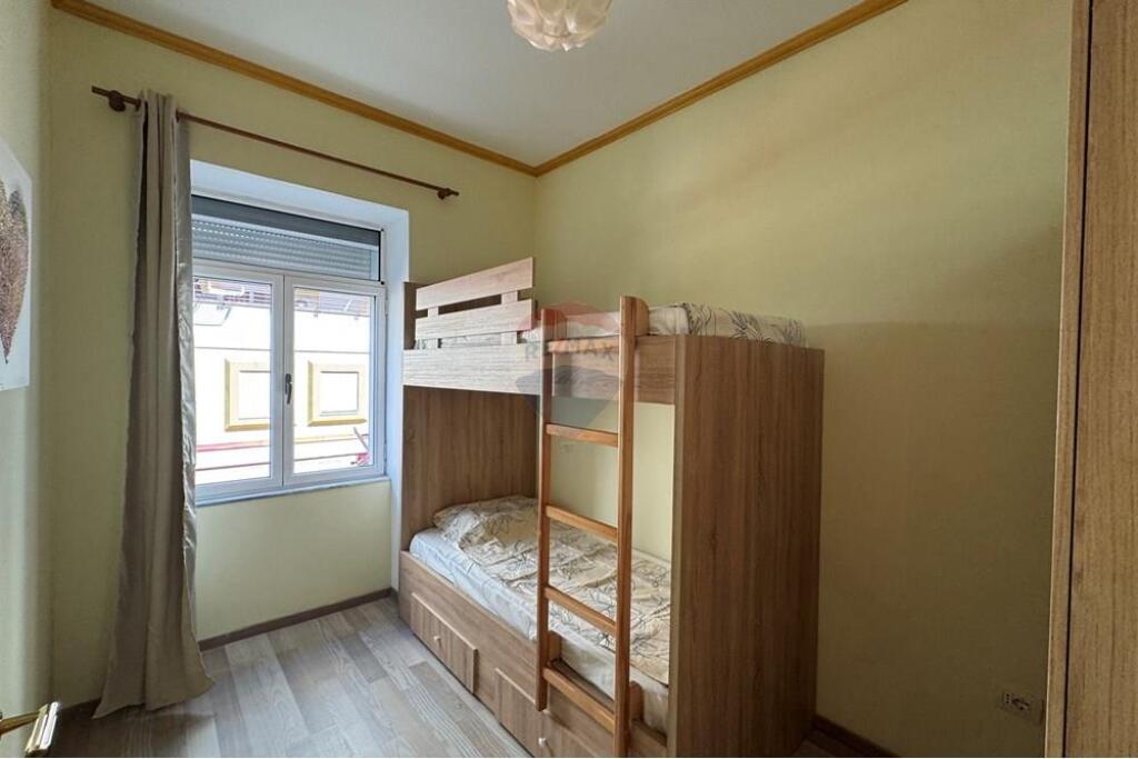 Jepet me qera apartament 2+1 ne Qender .