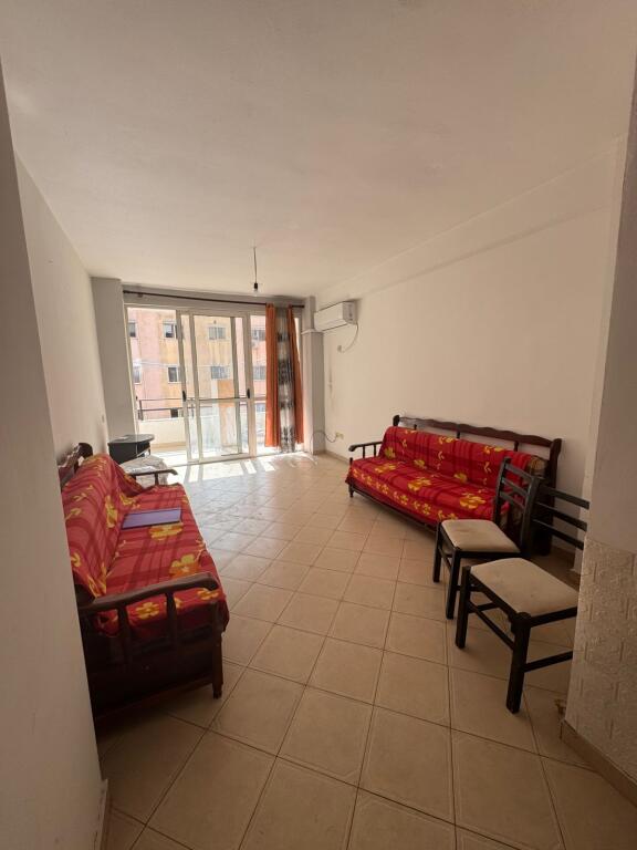 Jeoet me qera apartament ne astir tek artisti 2+1+2+ballkon