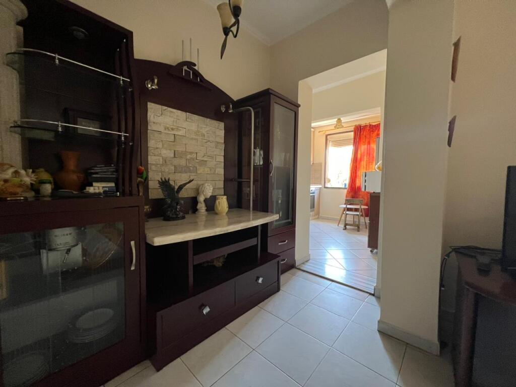 📣 AFFITTO Appartamento 1+1 📍 Medreseja 🛣️ Via "Dibres" ✨   🏢 Costruzione Esistente  🪜 3° Piano (Senza Ascensore)  🛋️ Arredato   💶 Prezzo 450 euro non trattabile