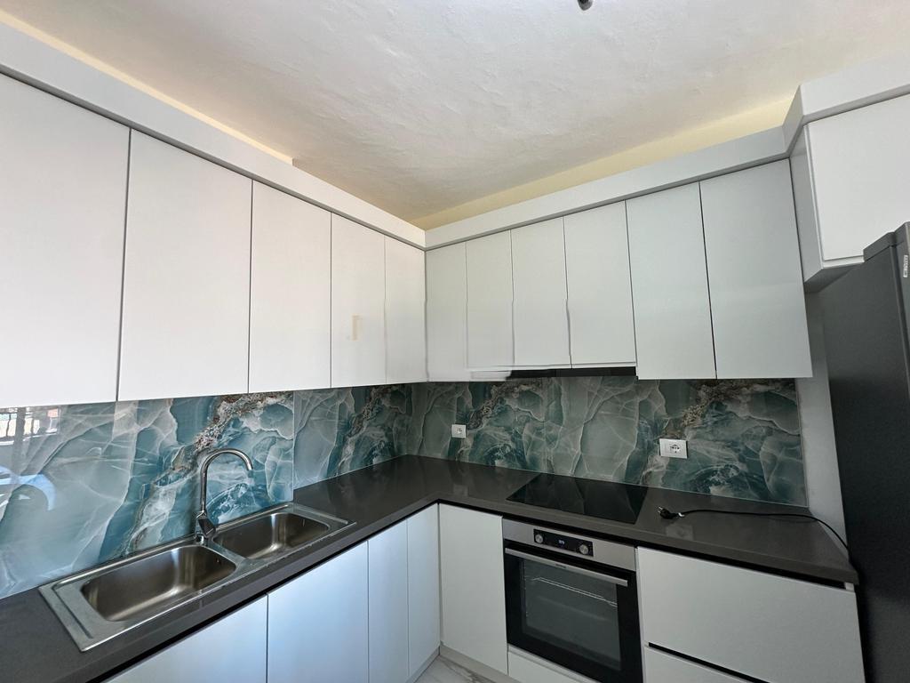 Apartament 1+1 per Qira tek Pazari i Ri! 700 € /Muaj