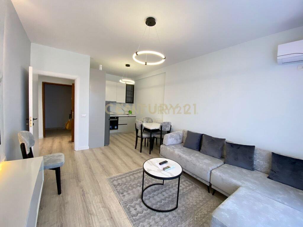 APARTAMENT 1+1 ME QIRA PRANE KESH TEK VASIL SHANTO