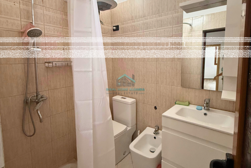 Xhamia, Vlore- Jepet me qera apartament 3+1+2