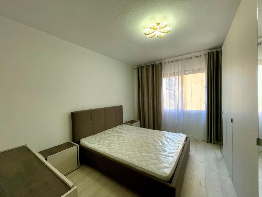 Jepet me QIRA apartament 1+1 tek Lulishtja, Komuna e Parisit