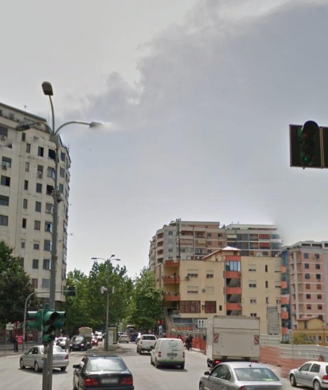 Locale per ufficio in affitto sulla strada "Asim Vokshi" vicino alla ex stazione ferroviaria.