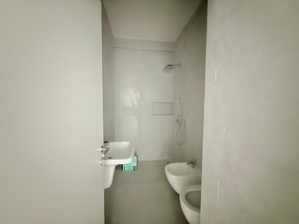  Ambiente Ufficio in Affitto – Golden Tower, Via Mine Peza