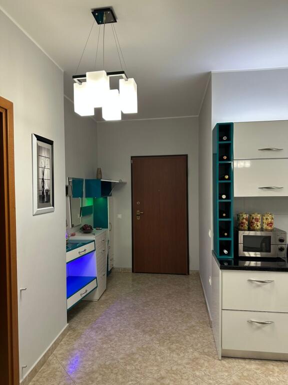 3+2 arredato, a Vizionn Plus, prezzo 700 euro