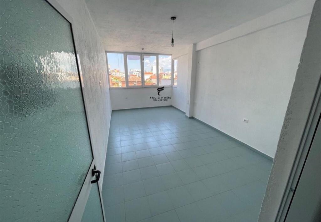 NEGOZIO IN AFFITTO 90M2 SELVIA 900 EURO