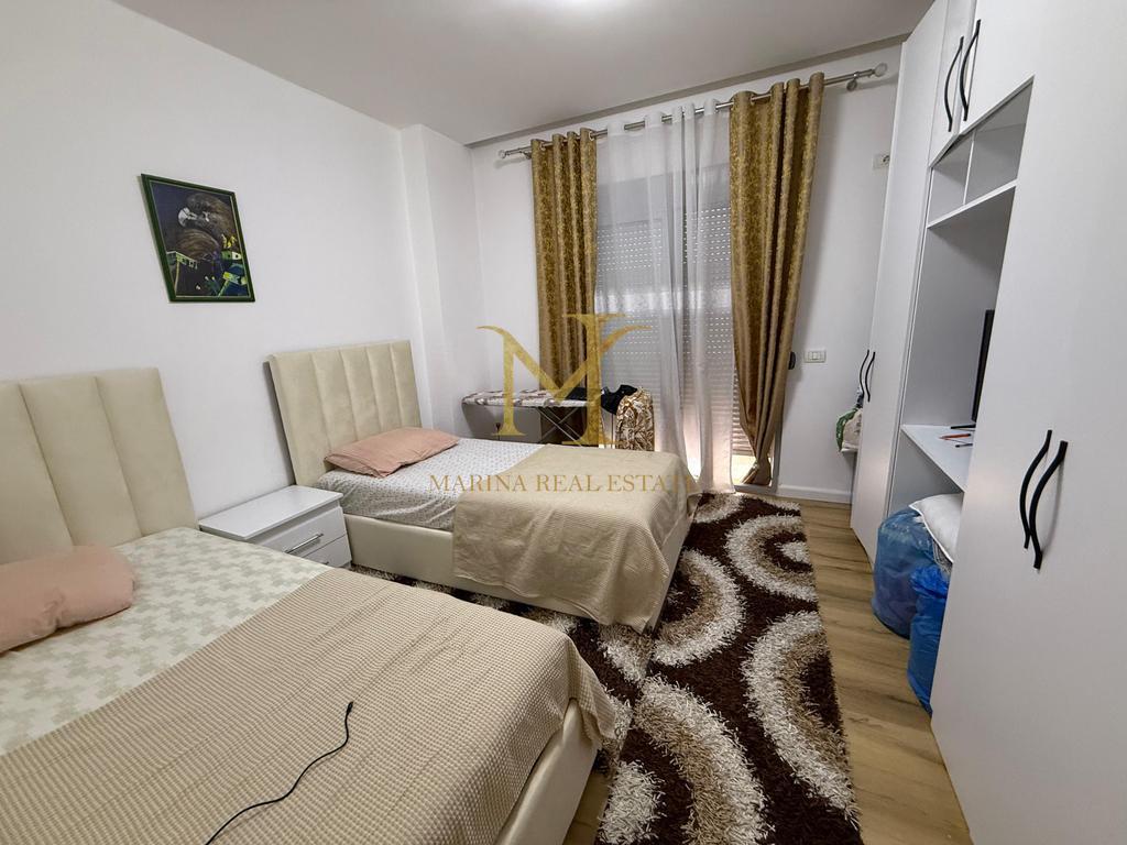 Shitet Apartament 2+1 i investuar, Stacioni i Trenit Durres !!