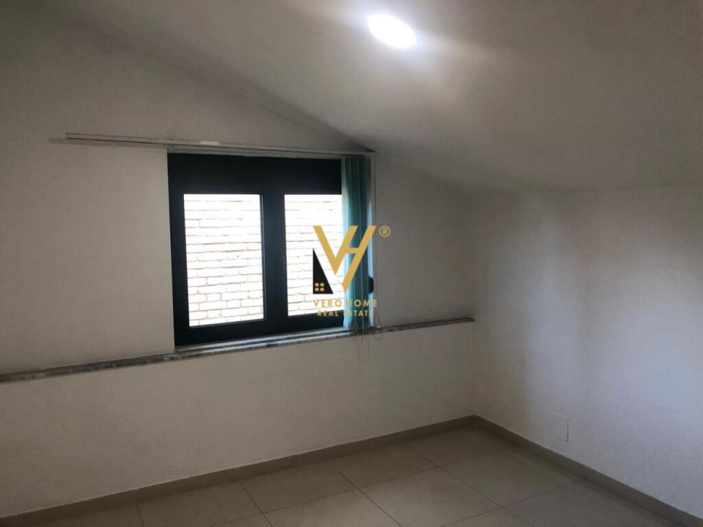 LOCALE DI 230 M2 IN AFFITTO A BRRYL 1.500 EURO