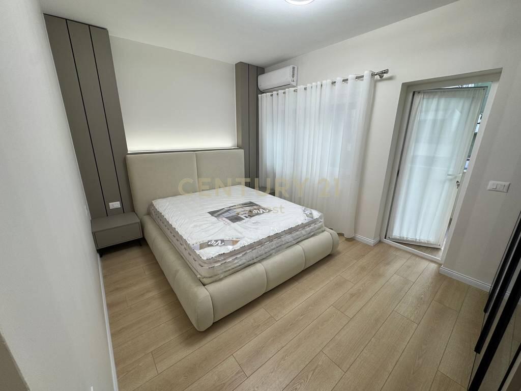 MYSLYM SHYRI, VENDIAMO APPARTAMENTO 2+1+DEPOSITO -  250,000 €
