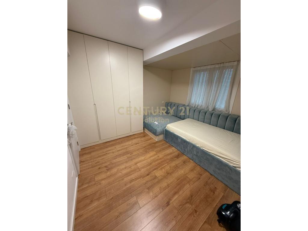 JEPET PER QIRA APARTAMENT 2+1+ POST PARKIMI TEK KOMPLEKSI STAR !