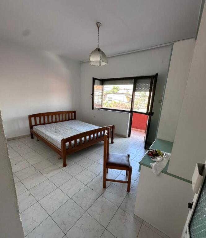 AFFITTASI CASA 2+1- SCUOLA ROSSA,