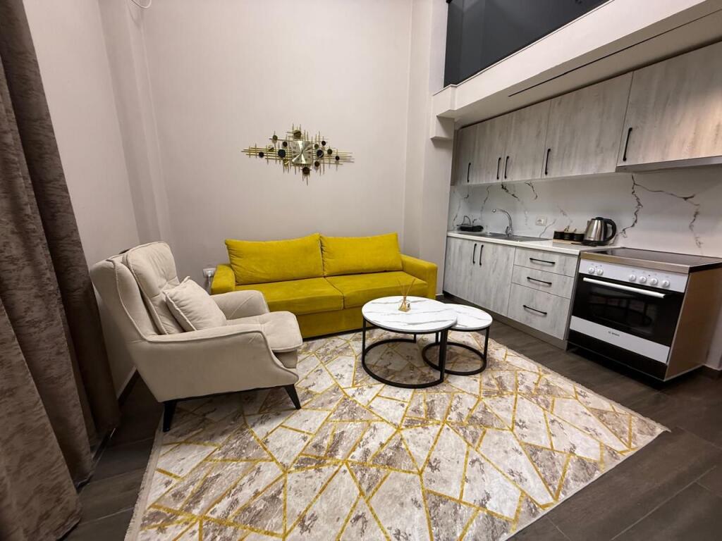 Duplex arredato, sulla strada di Elbasan, prezzo 600 euro