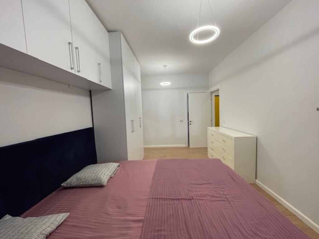 Jepet me QIRA apartament 2+1+ parkim Rezidenca “Kodra e Diellit”  British