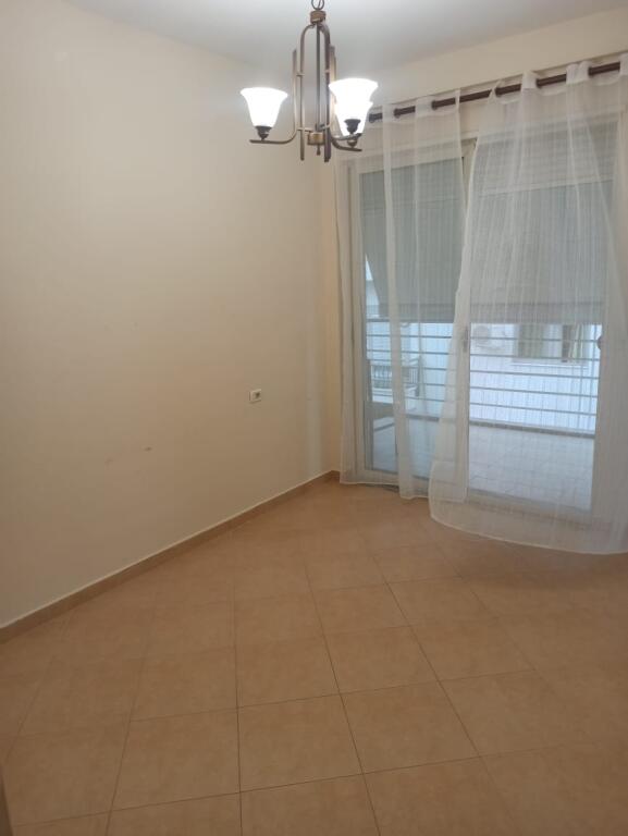 Apartament me qera 3+1+2 tek Liqeni i Thate