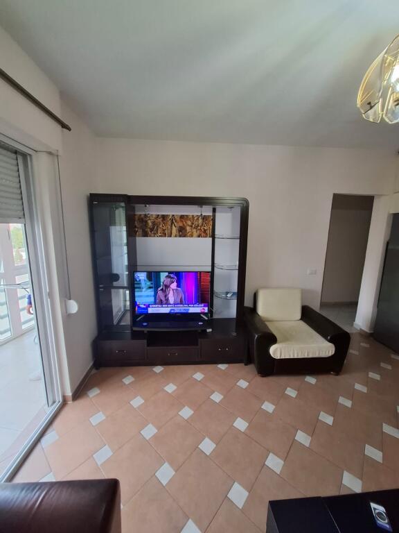 Jepet Me Qera Apartament 2+1+1 Ballkon
