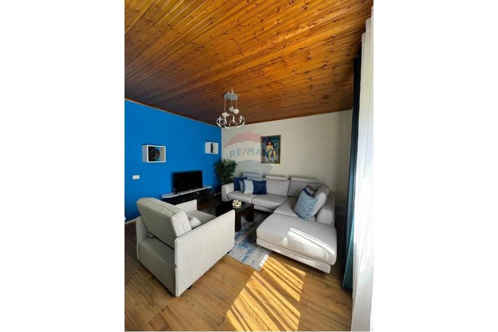 Jepet me qira apartament 1+1 te Shallvaret