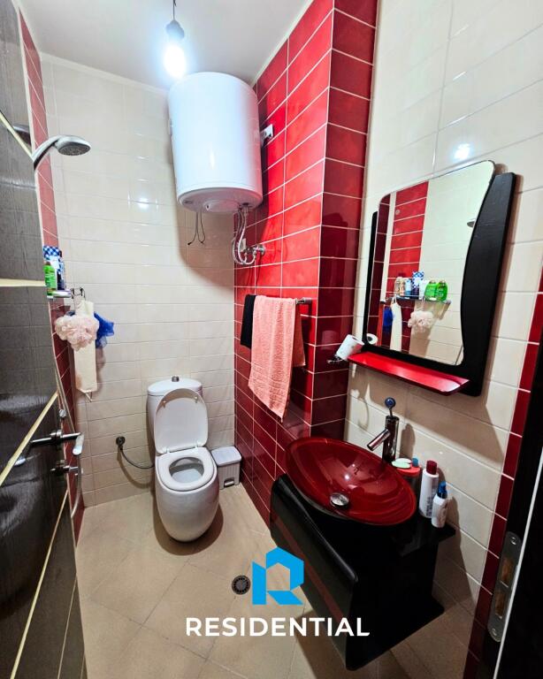Tek Liqeni I Thate Shitet Apartament 2+1+2 I Mobiluar Me Cmim Super Okazion 1690€/m²!