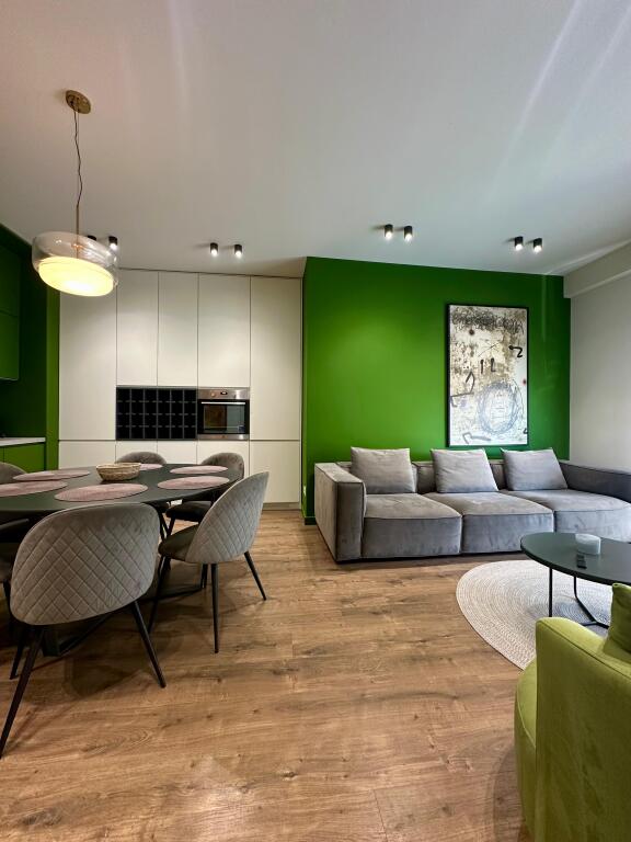 APARTAMENT LUKSOZ ME QIRA – RR. E DIBRËS, PRANË HOTEL ELISA