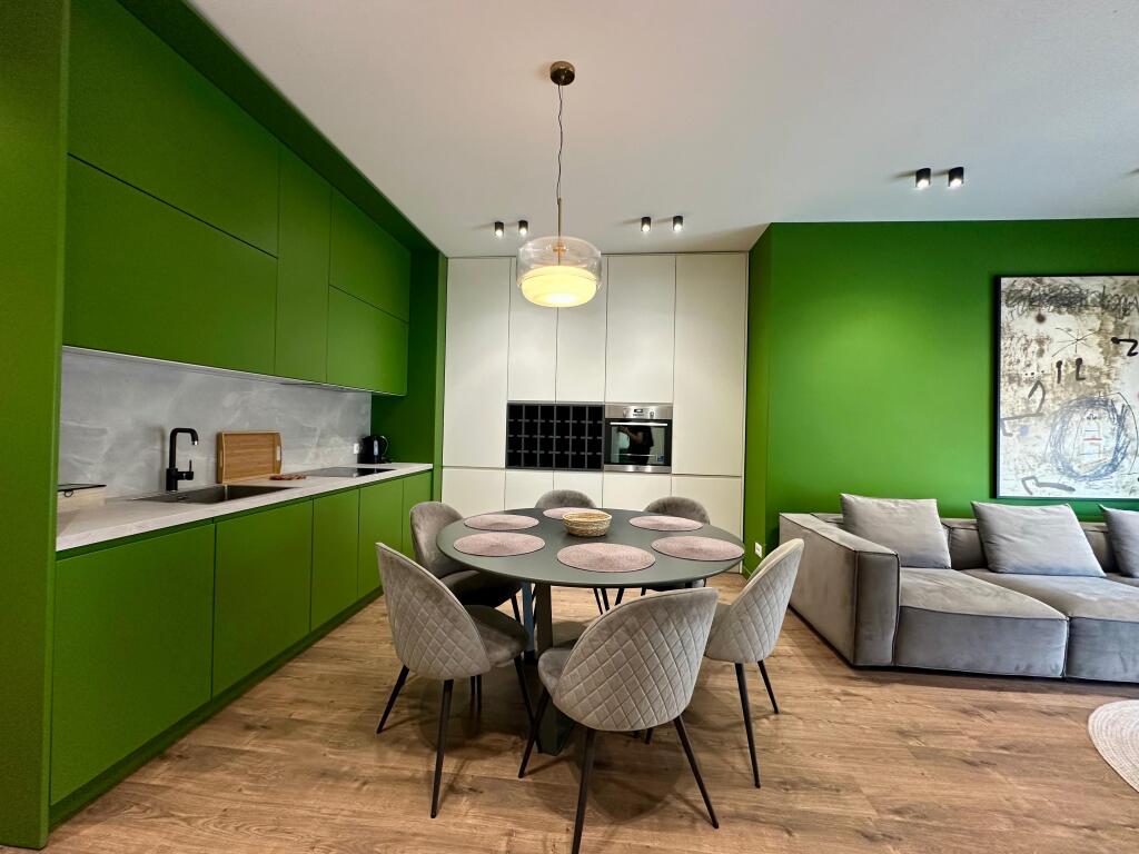 APARTAMENT LUKSOZ ME QIRA – RR. E DIBRËS, PRANË HOTEL ELISA