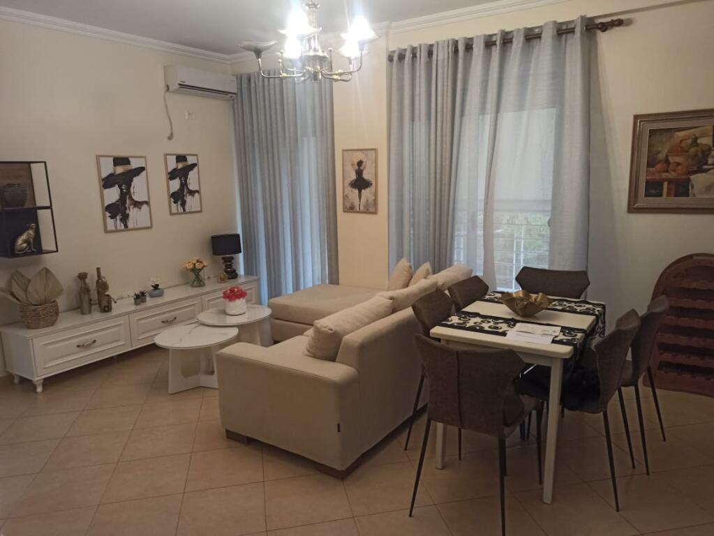 Apartament me qera 3+1+2 tek Liqeni i Thate