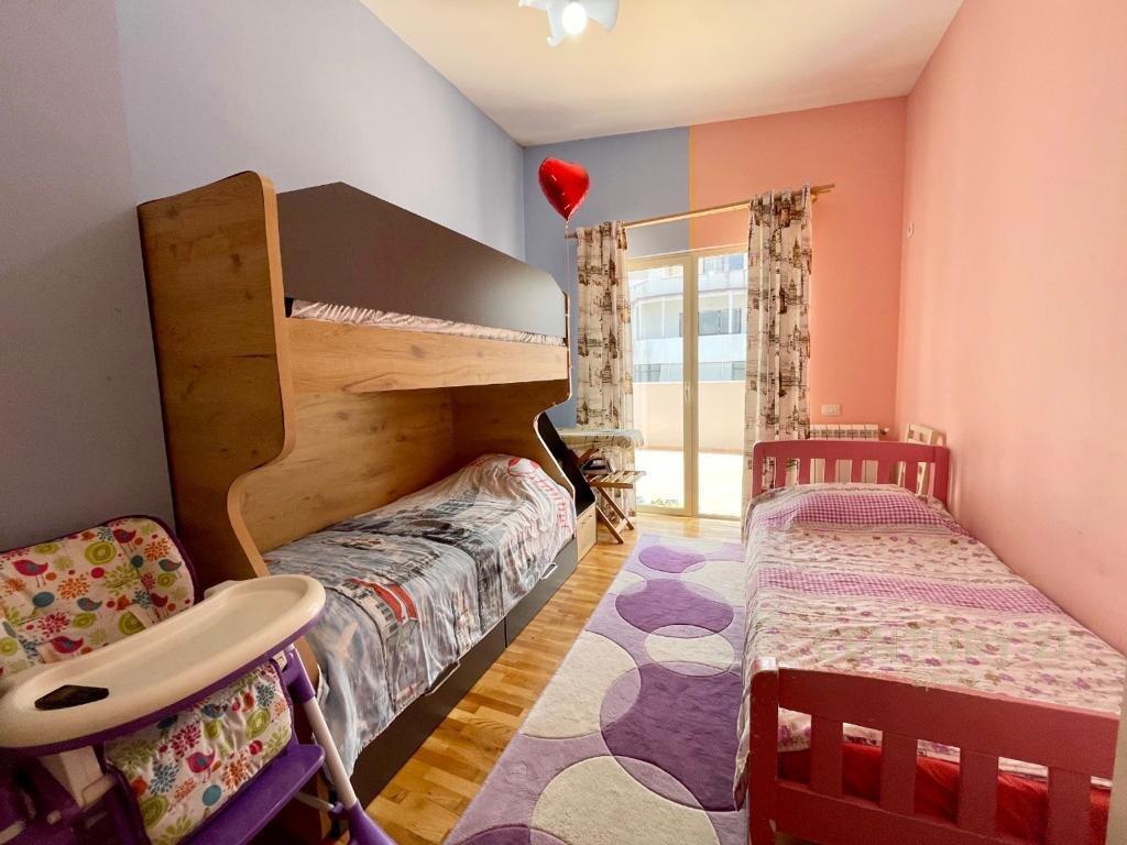 SHITET Apartament 2+1 me Verande tek Fresku (Thesari)!!