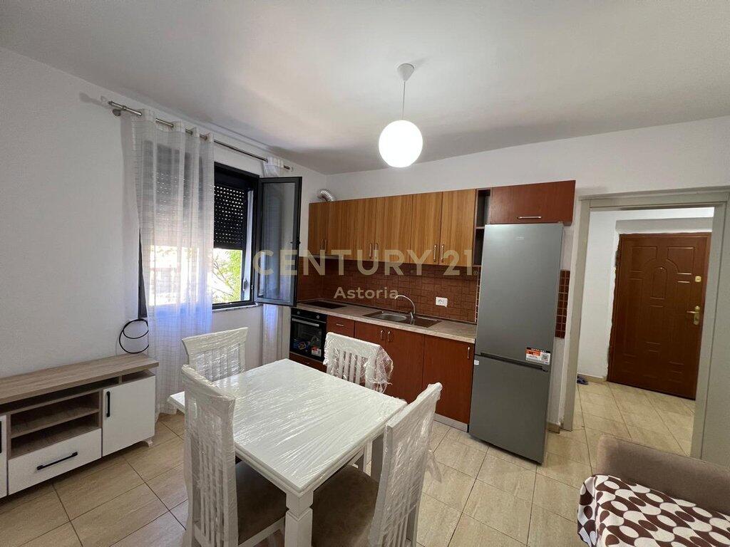 Jepet me qira apartament 2+1, rruga Mine Peza