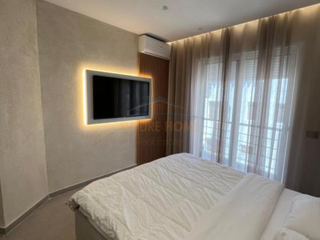 Shitet, Apartament 1+1, Rruga Bogdaneve, Tirane