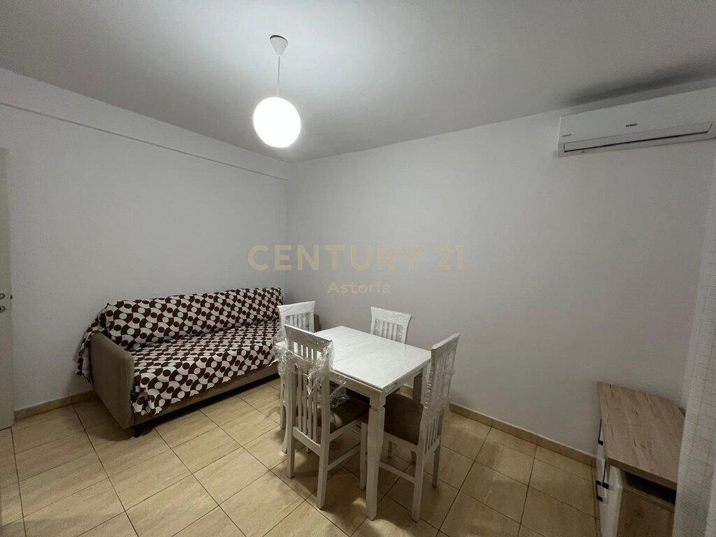 Jepet me qira apartament 2+1, rruga Mine Peza