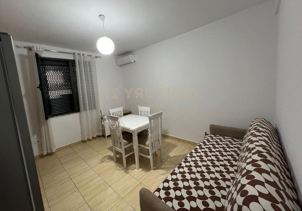 Jepet me qira apartament 2+1, rruga Mine Peza