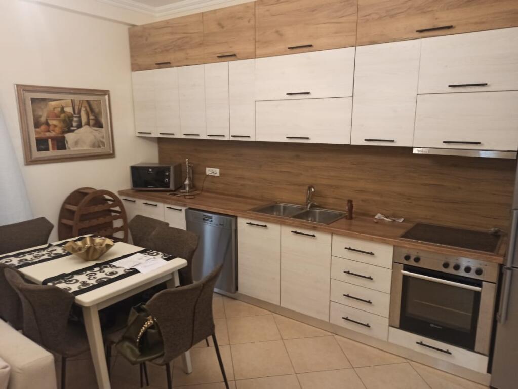 Apartament me qera 3+1+2 tek Liqeni i Thate