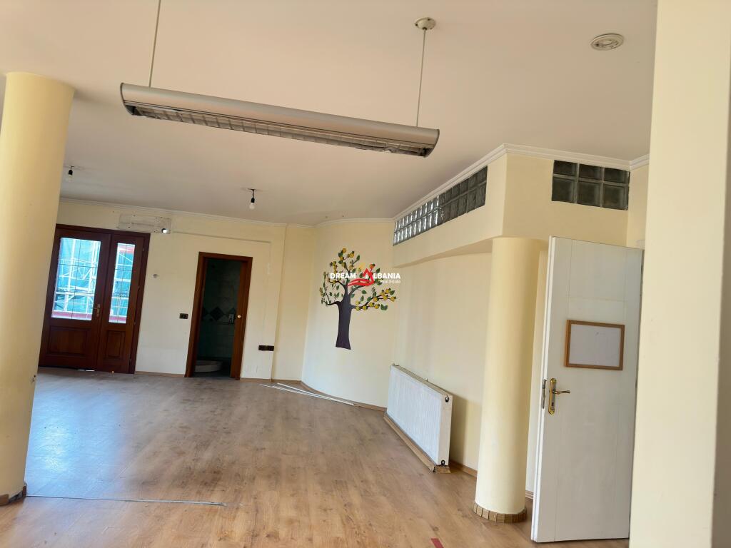 Villa di 3 piani in affitto, Comune di Parigi (ID 4251422)