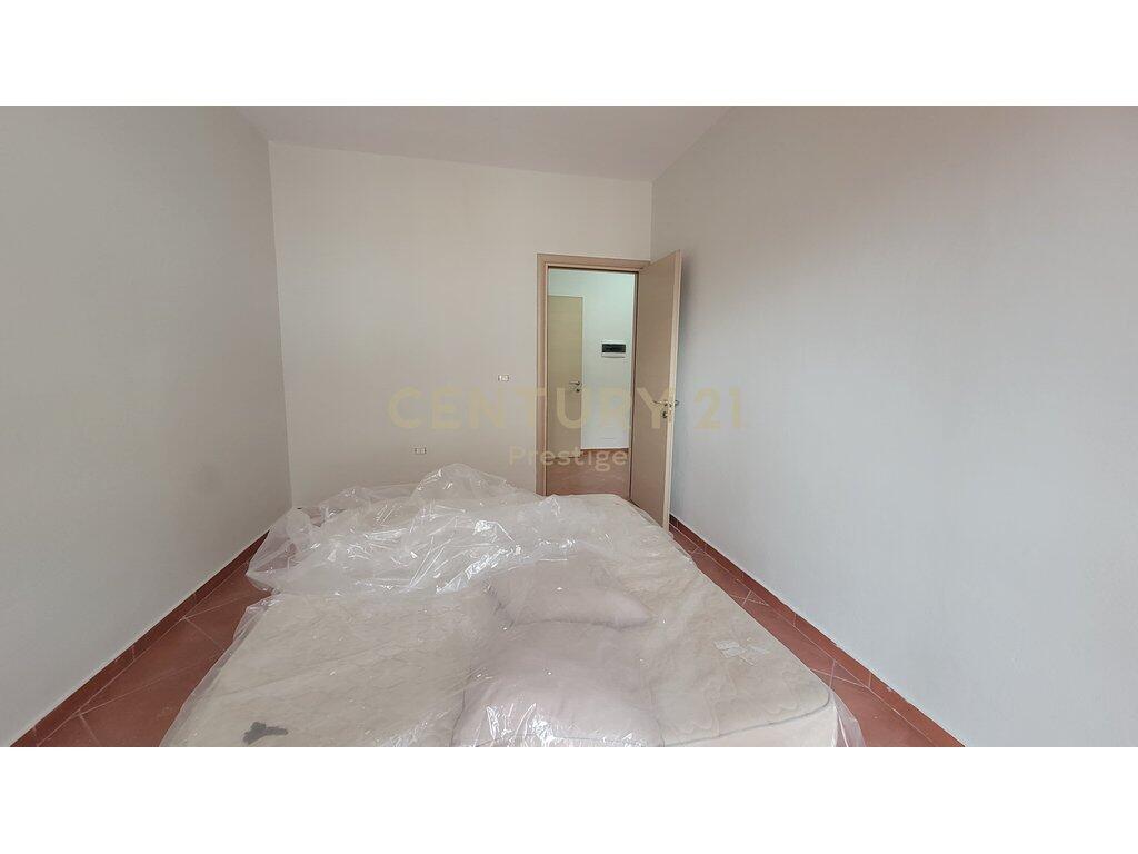 APARTAMENT 3+1+2 ME QIRA, PRANE SHKOLLES SE BALETIT, TIRANE! - 550 € /Muaj