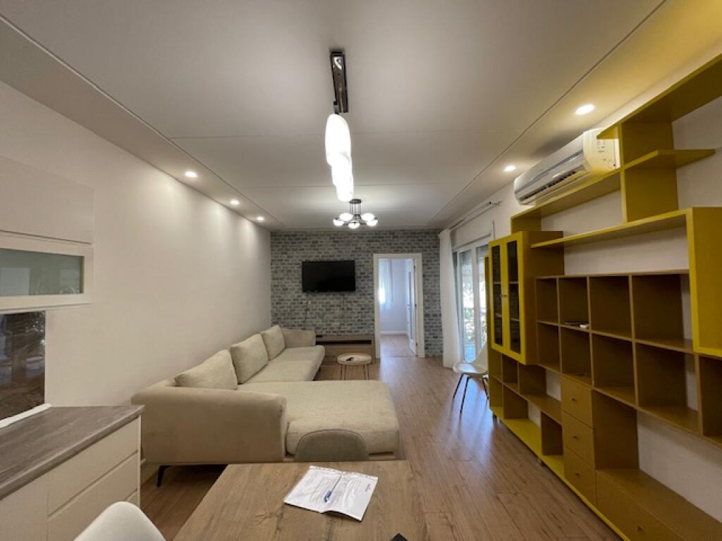 Jepet me QIRA apartament 2+1+ parkim Rezidenca “Kodra e Diellit”  British