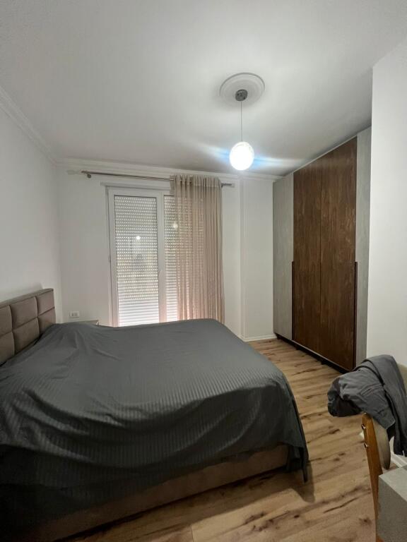 Jepet me qira 1+1  tek gjimnazi Sami Frasheri