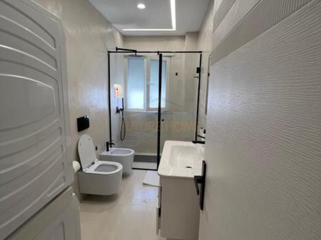 Shitet, Apartament 1+1, Rruga Bogdaneve, Tirane
