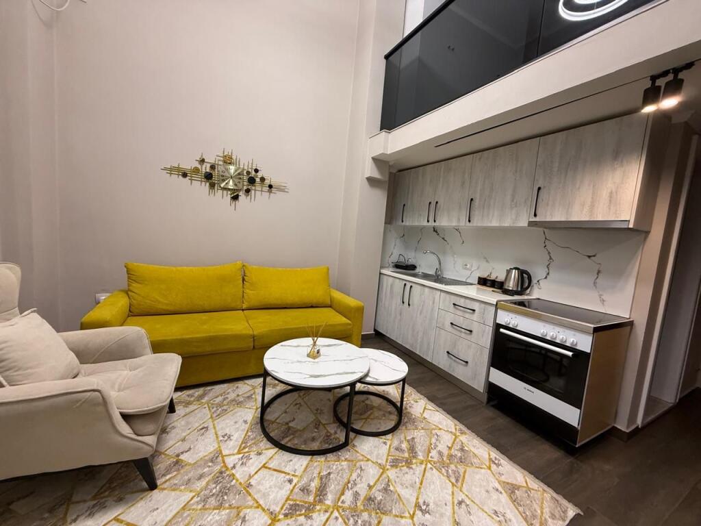 Duplex arredato, sulla strada di Elbasan, prezzo 600 euro