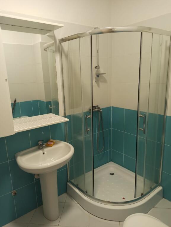 Apartament me qera 3+1+2 tek Liqeni i Thate