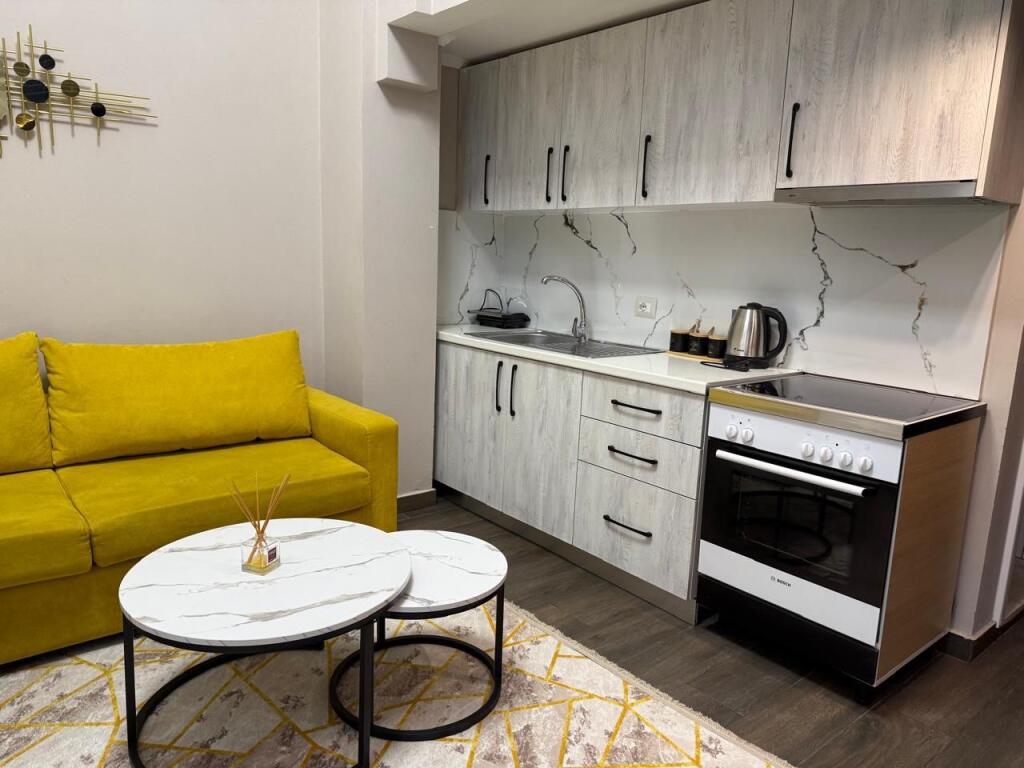 Duplex arredato, sulla strada di Elbasan, prezzo 600 euro