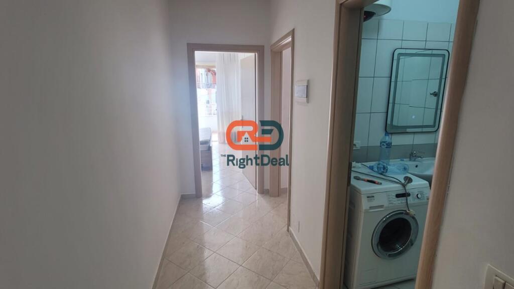 Tek Kodra E Diellit, Shitet Apartament 1+1 Me Hapesira Te Bollshme!!