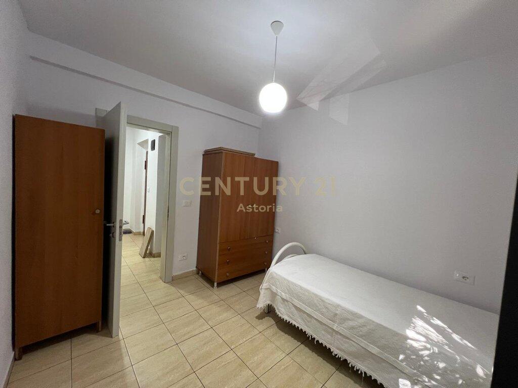 Jepet me qira apartament 2+1, rruga Mine Peza