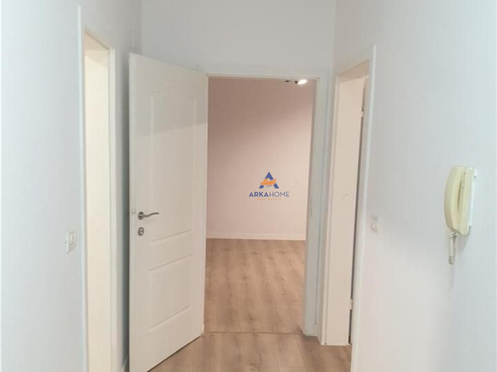 JEPET ME QERA APARTAMENT 76M2 "RRUGA BRIGADE VIII, BLLOK" 900 EURO.