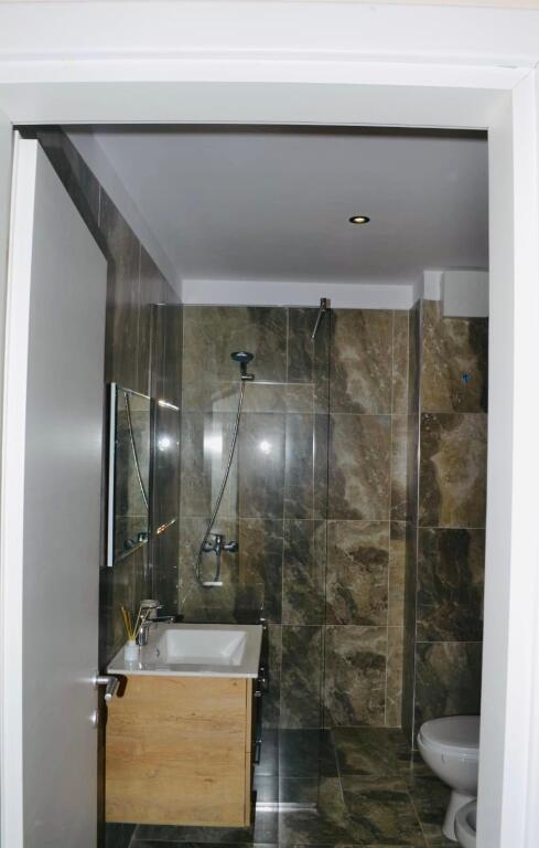 Apartament 1+1 me Qira – Rruga e Barrikadave