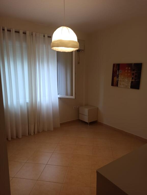 Apartament me qera 3+1 tek Liqeni i Thate