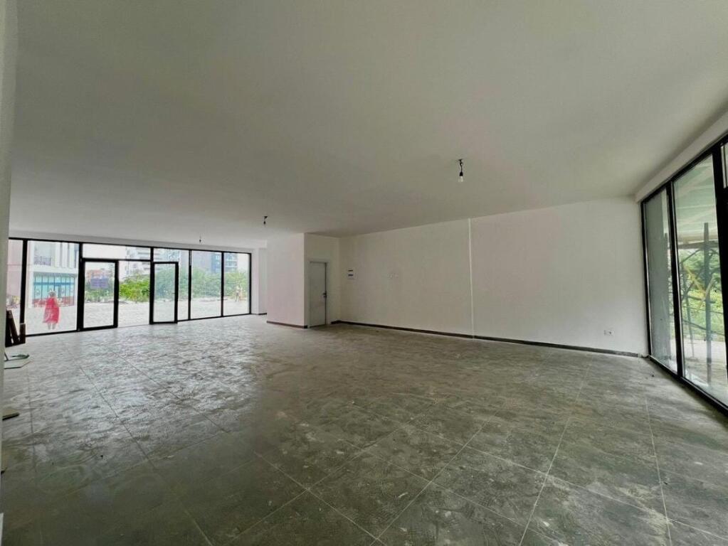 DYQAN ME QERA 120M2 RRUGA E DIBRES 1.200 EURO