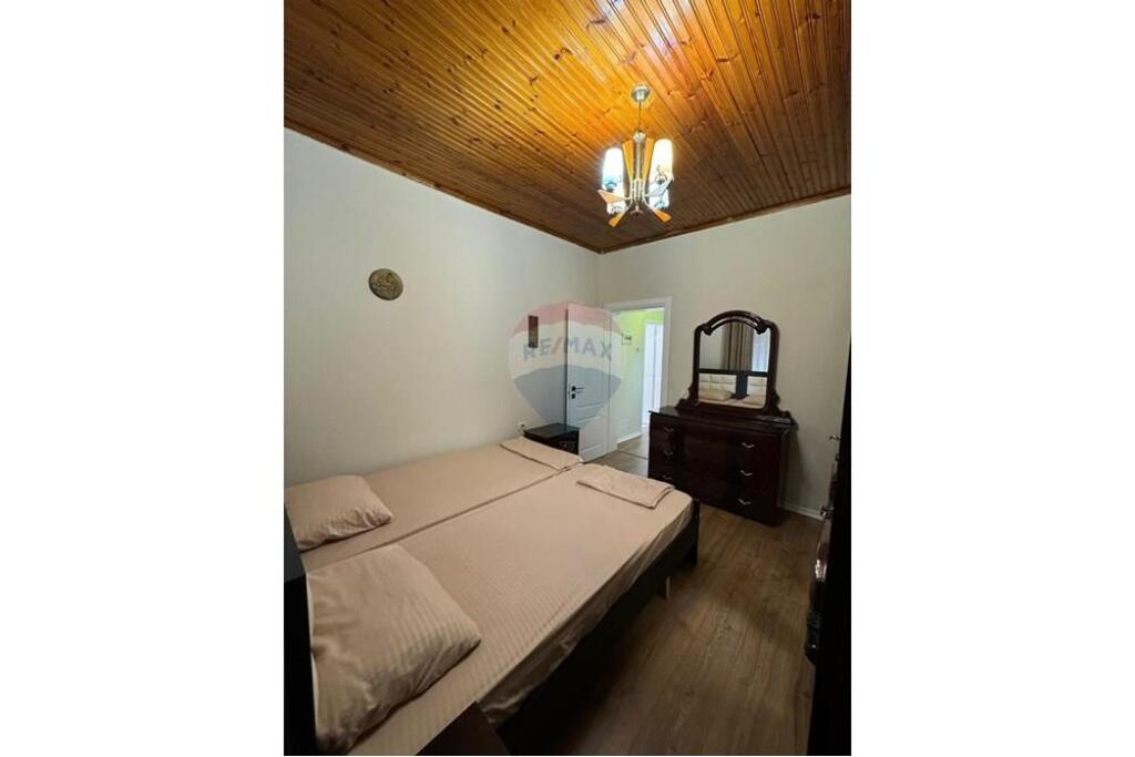 Jepet me qira apartament 1+1 te Shallvaret