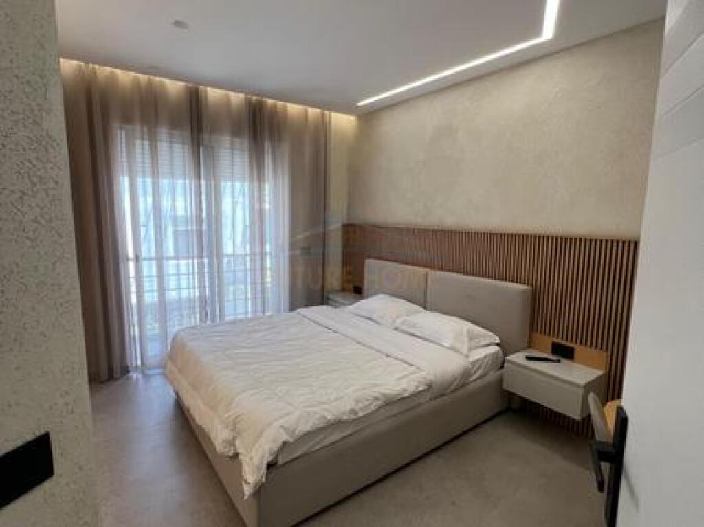 Shitet, Apartament 1+1, Rruga Bogdaneve, Tirane