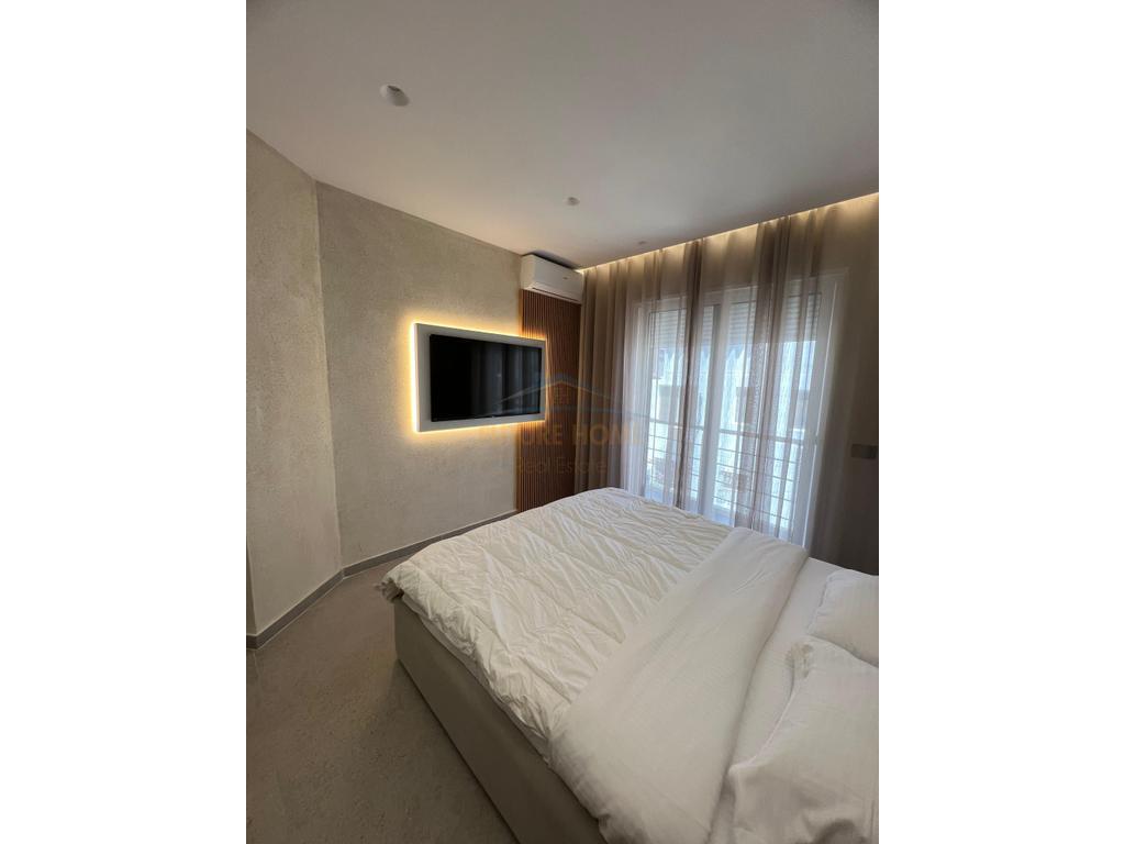 Shitet, Apartament 1+1, Rruga Bogdaneve, Tirane